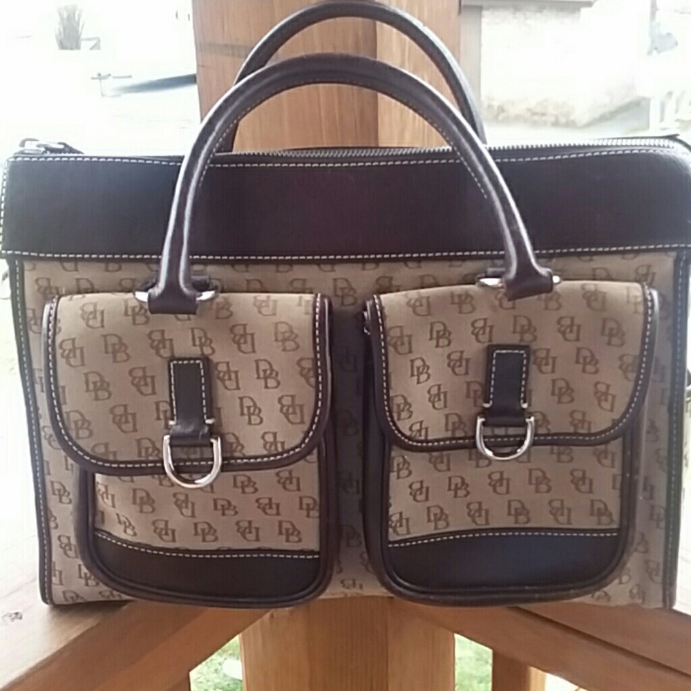 Dooney & Bourke purse medium size